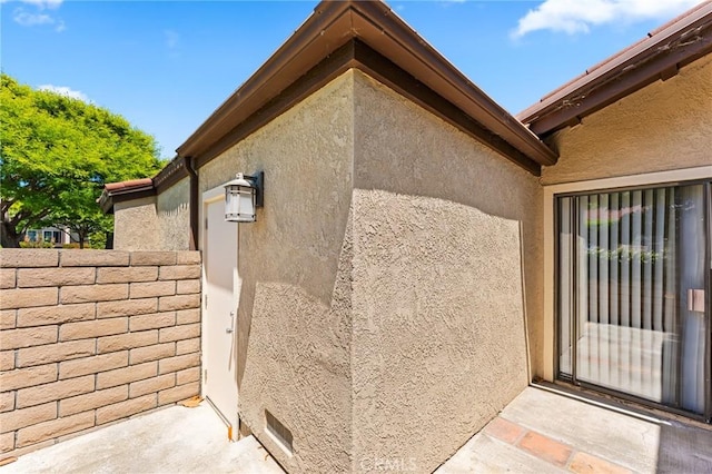 25632 Seaside Dr Unit 140, Dana Point, CA 92629 - view of side of home featuring stucco siding