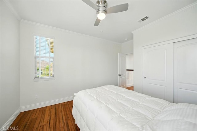 11905 Flicker Cv, Corona, CA 92883 - bedroom featuring crown molding, a closet, wood finished floors, and a ceiling fan