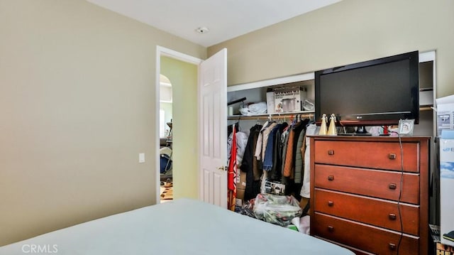 2056 Mission Hills Dr, Oxnard, CA 93036 - bedroom with a closet and arched walkways