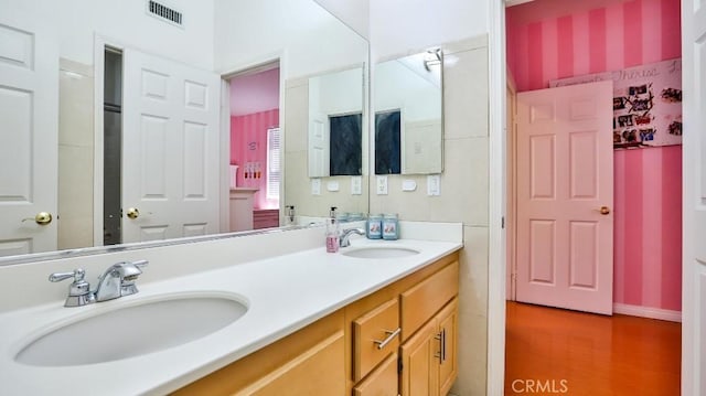 2056 Mission Hills Dr, Oxnard, CA 93036 - full bath featuring double vanity and wallpapered walls