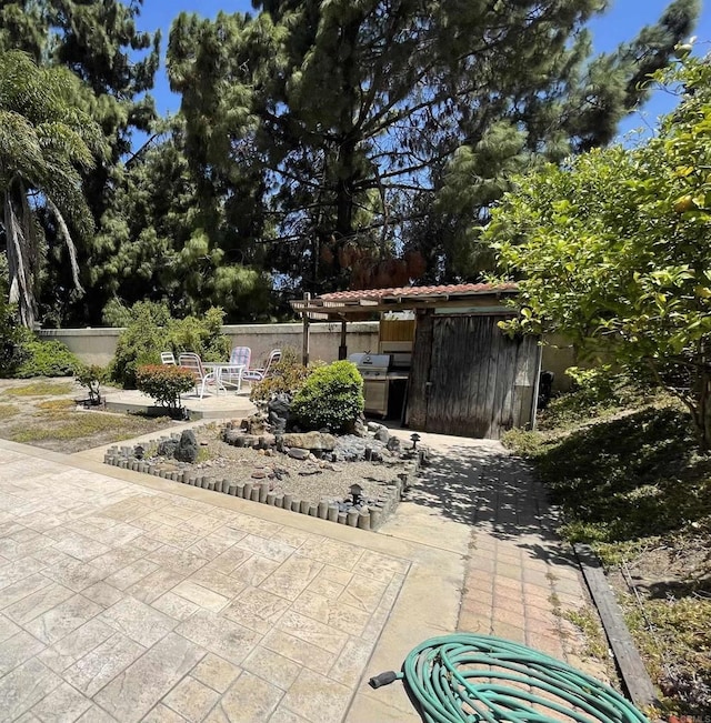 659 Rosita Ct, Chula Vista, CA 91910 - view of patio featuring an outdoor kitchen