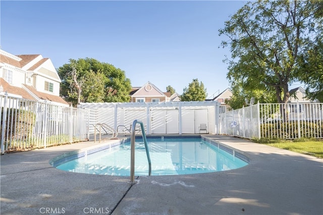 13750 Hubbard St Unit 77, Sylmar, CA 91342 - view of community pool