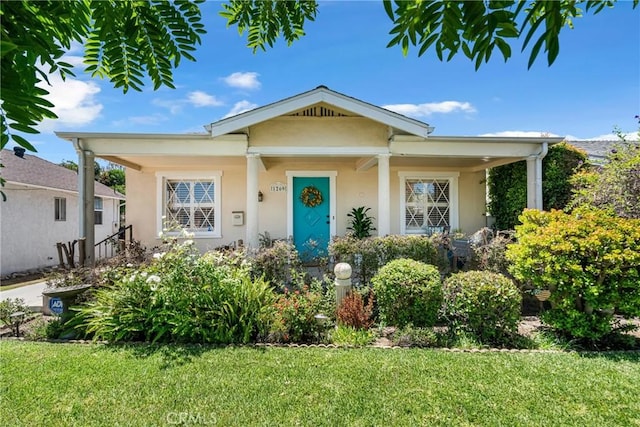 1269 W 1st St, San Pedro, CA 90732 - bungalow-style house featuring a front yard and stucco siding