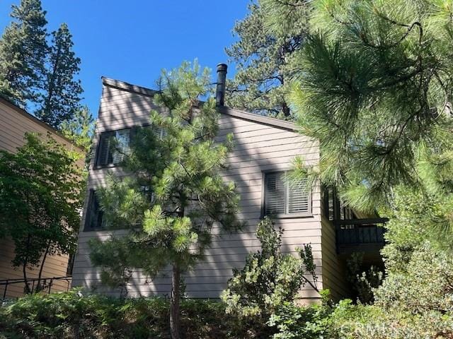 27821 Peninsula Dr, Lake Arrowhead, CA 92352 - view of side of home