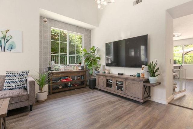 888 Arvita Ct, Oceanside, CA 92057 - living area featuring wood finished floors and baseboards