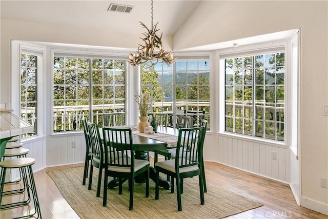 915 Breithorn Dr, Lake Arrowhead, CA 92352 - dining space featuring a chandelier, light wood-style floors, and lofted ceiling