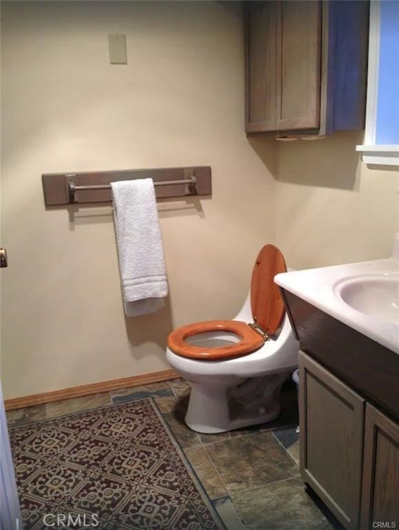 847 Tehama Dr, Big Bear Lake, CA 92315 - half bathroom with vanity and toilet