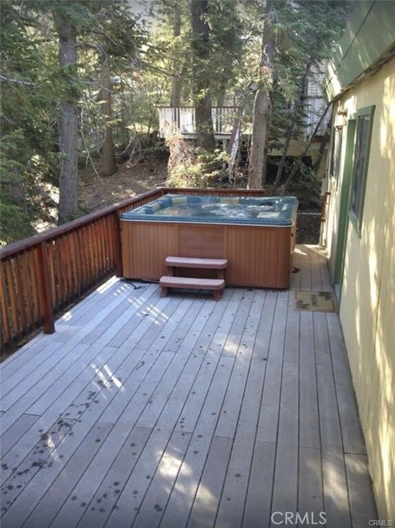 847 Tehama Dr, Big Bear Lake, CA 92315 - deck featuring a hot tub