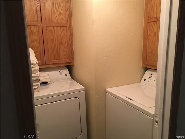 847 Tehama Dr, Big Bear Lake, CA 92315 - laundry area with separate washer and dryer, a textured wall, and cabinet space