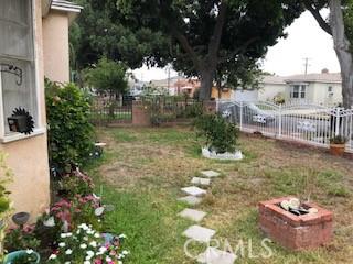 9611 Mallison Ave, South Gate, CA 90280 - view of yard