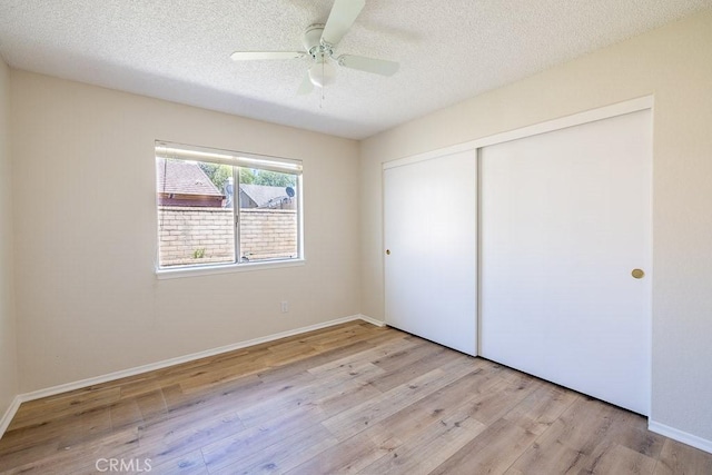 43920 Delgado Ct, Lancaster, CA 93535 - unfurnished bedroom featuring light wood-style floors, a textured ceiling, a closet, and ceiling fan