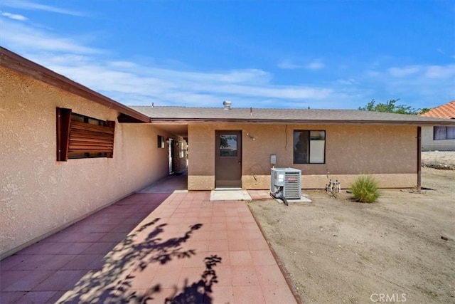 7575 Whitney Ave, Yucca Valley, CA 92284 - property entrance featuring stucco siding and a patio area