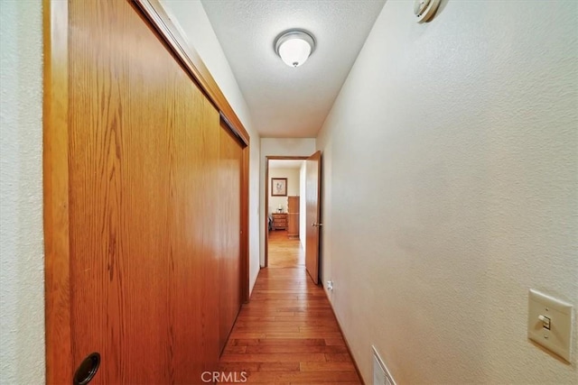 7575 Whitney Ave, Yucca Valley, CA 92284 - hallway with light wood-style flooring
