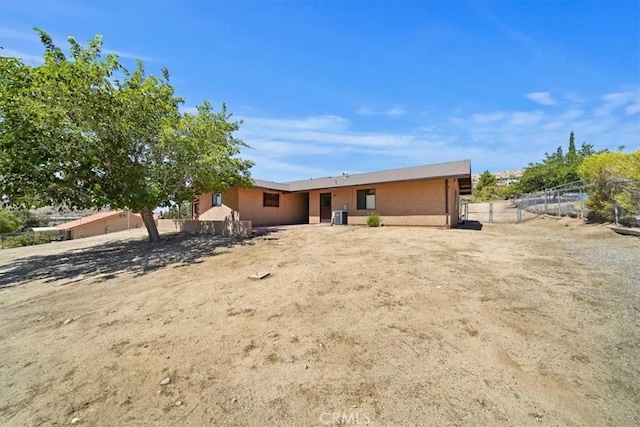 7575 Whitney Ave, Yucca Valley, CA 92284 - view of front facade featuring stucco siding