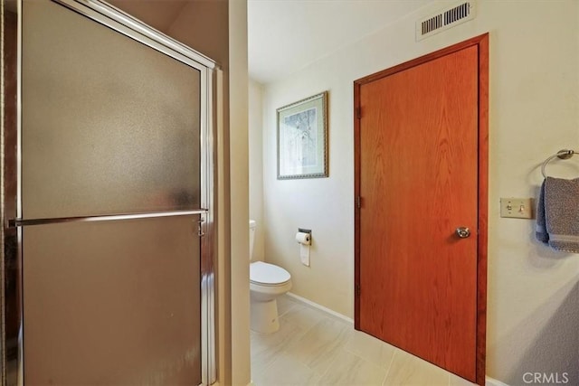 7575 Whitney Ave, Yucca Valley, CA 92284 - full bathroom with toilet and a shower stall