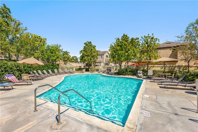18 Rue Brittany, Lake Forest, CA 92610 - community pool with a patio area