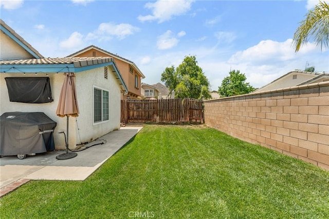 22792 Springdale Dr, Moreno Valley, CA 92557 - fenced backyard featuring a patio