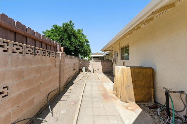 1181 Sandlewood Dr, Hemet, CA 92543 - view of side of home featuring stucco siding