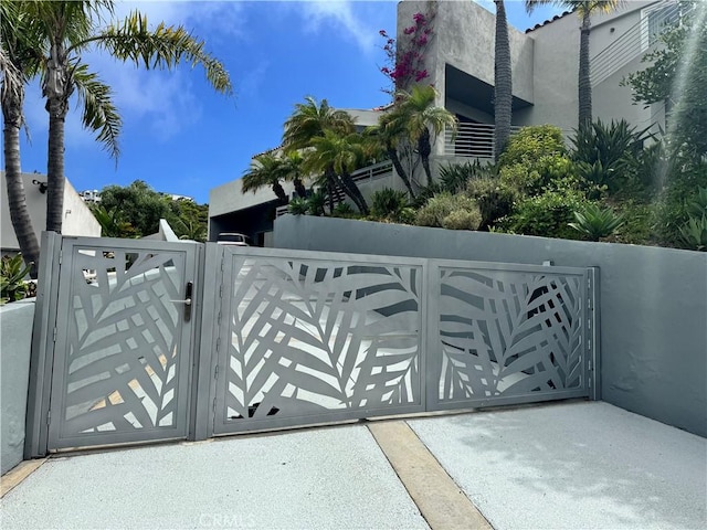 766 Pelican Dr, Laguna Beach, CA 92651 - view of gate