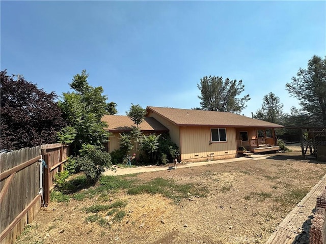 2240 Spring Valley Rd, Clearlake Oaks, CA 95423 - view of front of property featuring crawl space