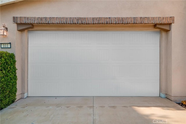 111 Spoke, Irvine, CA 92618 - garage featuring driveway
