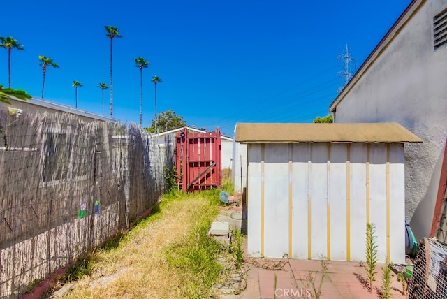 1361 Monterey Ct, Chula Vista, CA 91911 - view of yard with a shed