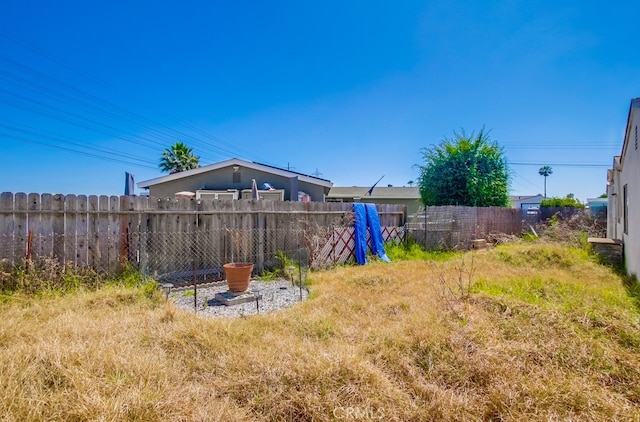 1361 Monterey Ct, Chula Vista, CA 91911 - view of yard