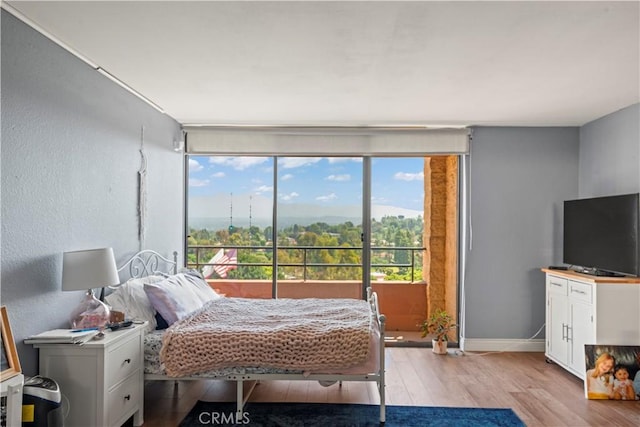 24055 W Paseo Del Lago Unit 962, Laguna Woods, CA 92637 - bedroom featuring light wood finished floors and a textured wall