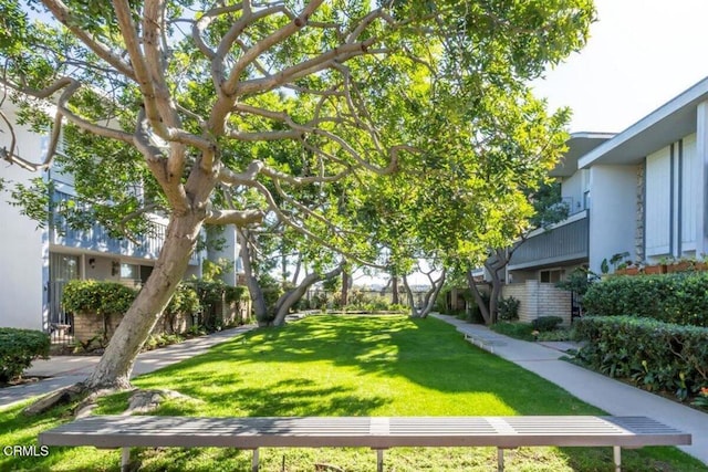 4804 La Villa Marina Unit J, Marina Del Rey, CA 90292 - view of community with a yard