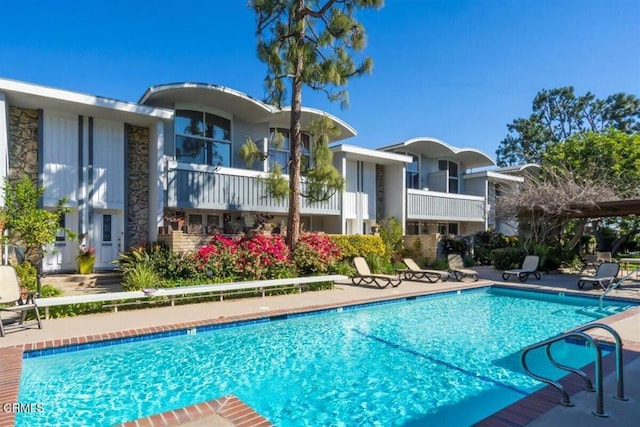 4804 La Villa Marina Unit J, Marina Del Rey, CA 90292 - community pool with a patio area