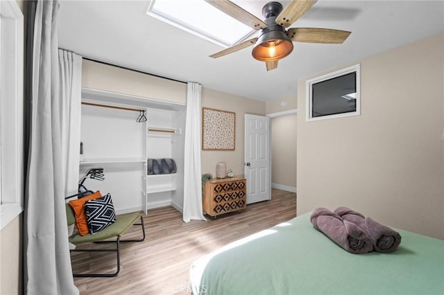 310 Teakwood Dr, Big Bear Lake, CA 92315 - bedroom with wood finished floors, a ceiling fan, and a closet