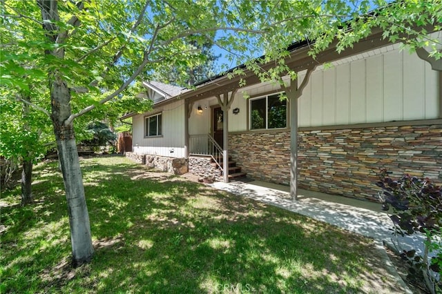 310 Teakwood Dr, Big Bear Lake, CA 92315 - view of property exterior with a lawn
