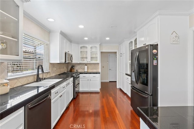 4817 Claybrook Ct, Santa Maria, CA 93455 - kitchen with stainless steel appliances, dark wood finished floors, dark countertops, white cabinetry, and recessed lighting