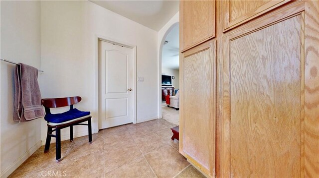 12443 Bannock Dr, Apple Valley, CA 92308 - hall featuring arched walkways and light tile patterned flooring