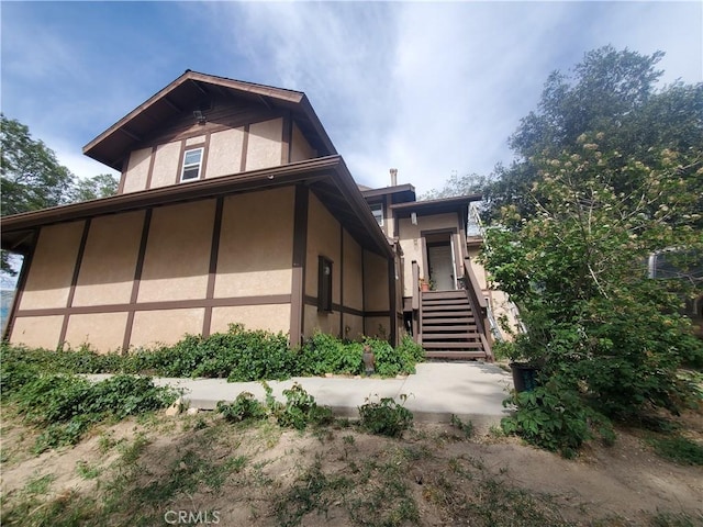 535 N Dart Canyon Rd, Crestline, CA 92325 - view of front of property featuring stucco siding and stairs