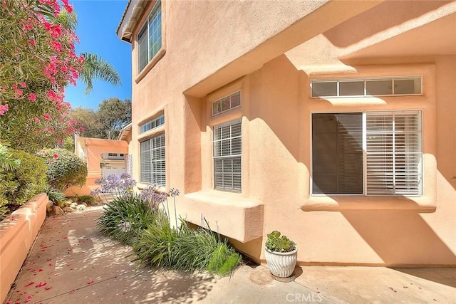 2914 Crape Myrtle Cir, Chino Hills, CA 91709 - view of side of property with stucco siding and a patio area