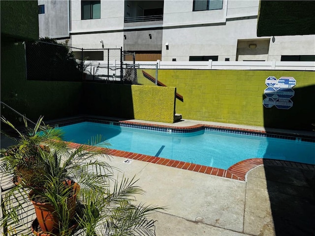 6155 Reseda Unit 4, Tarzana, CA 91335 - view of swimming pool