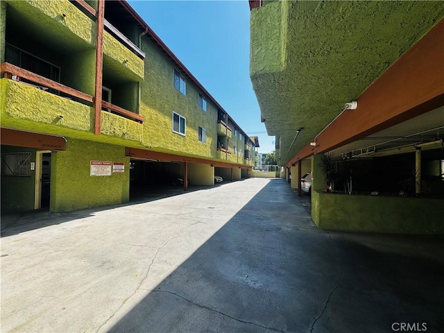 6155 Reseda Unit 4, Tarzana, CA 91335 - view of concrete alley