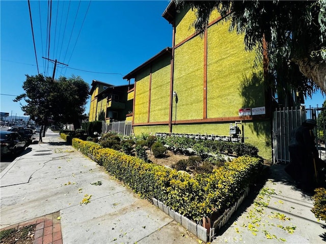 6155 Reseda Unit 4, Tarzana, CA 91335 - view of side of home with stucco siding