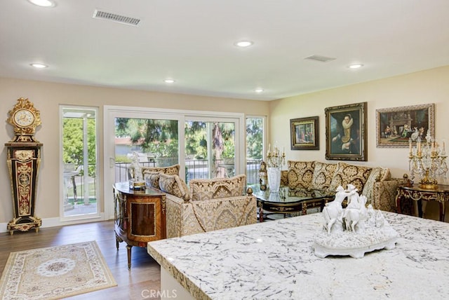 271 Avenida Sevilla Unit P, Laguna Woods, CA 92637 - dining space with wood finished floors and recessed lighting
