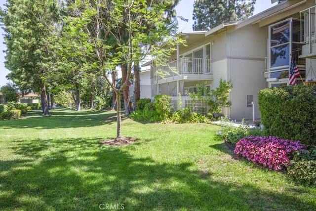 271 Avenida Sevilla Unit P, Laguna Woods, CA 92637 - view of grassy yard