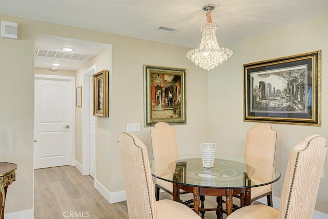 271 Avenida Sevilla Unit P, Laguna Woods, CA 92637 - dining area featuring light wood-style flooring, a chandelier, and recessed lighting