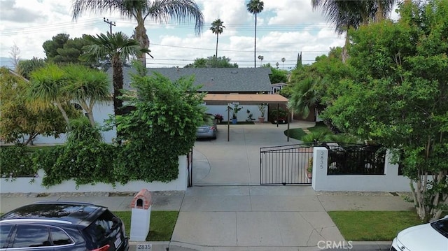 2835 Etiwanda Ave, Rialto, CA 92376 - view of front of house featuring a gate and a fenced front yard