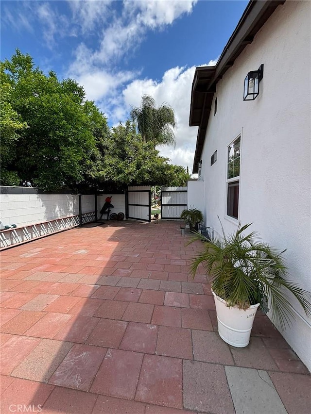 2835 Etiwanda Ave, Rialto, CA 92376 - view of patio