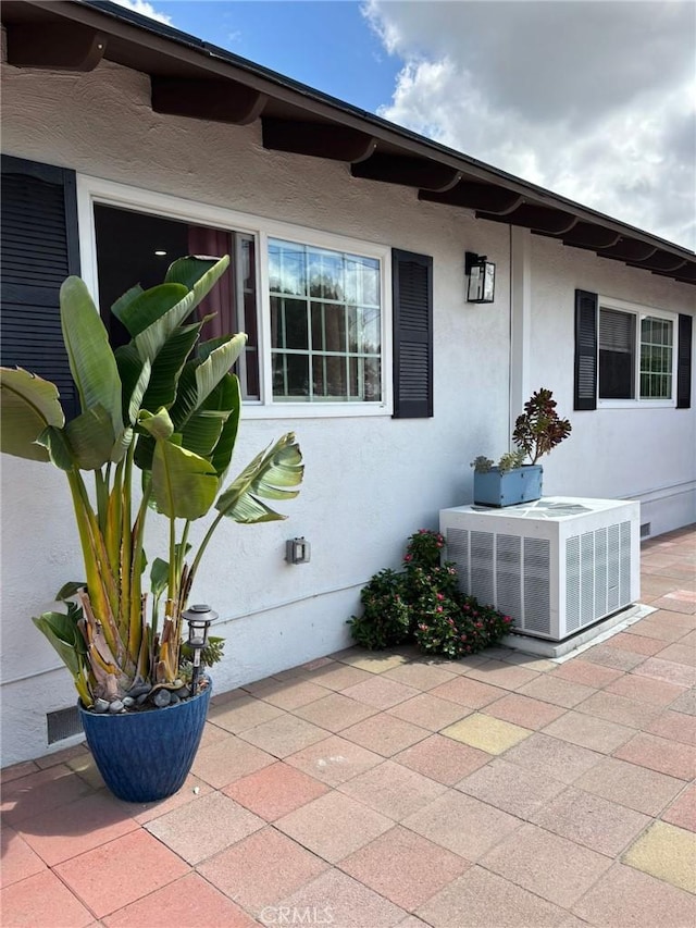 2835 Etiwanda Ave, Rialto, CA 92376 - view of patio / terrace