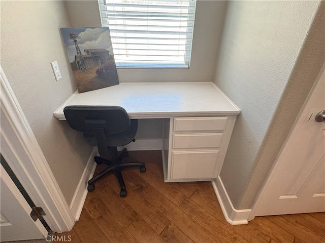 896 Poppyseed Way, Hemet, CA 92545 - home office featuring wood finished floors, built in study area, and a textured wall