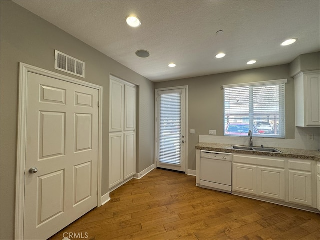 896 Poppyseed Way, Hemet, CA 92545 - kitchen with dishwasher, white cabinets, light wood-style floors, recessed lighting, and a textured ceiling
