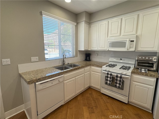 896 Poppyseed Way, Hemet, CA 92545 - kitchen featuring white appliances, white cabinetry, and wood finished floors
