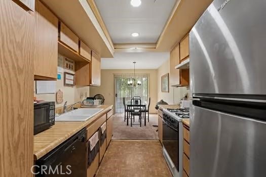 3138 Little Mountain Dr Unit A, San Bernardino, CA 92405 - photo 5