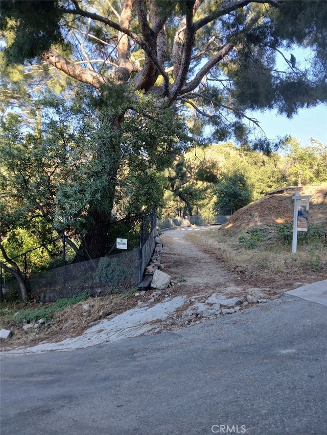 9739 Oak Bend Dr, Tujunga, CA 91042 - photo 2